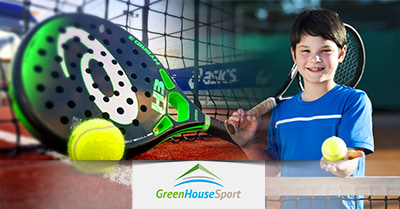 Padel Tennis per i più piccoli: quali sono i benefici e qual è l’età giusta per cominciare a praticare questo sport?