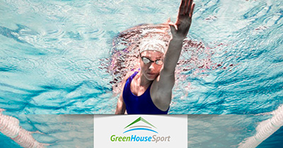 In che modo il nuoto rafforza i muscoli del corpo. Al Green House Sport corsi di nuoto per adulti e ragazzi.